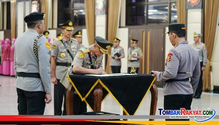 Kapolri Pimpin Upacara Serah Terima Jabatan Sejumlah Pejabat Polri