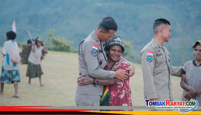 DELAPAN BULAN BERSAMA MASYARAKAT, SATGAS KEPOLISIAN OPERASI DAMAI CARTENZ-2026 TINGGALKAN KENANGAN KEKELUARGAAN DI KIWIROK