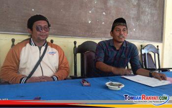 PT Adau Putra Network yang diwakili Choirul Yasir dan Sekretaris Desa Gempolsewu saat kladifikasi di Baledesa Gempolsewu, Jumat (30/10/26)