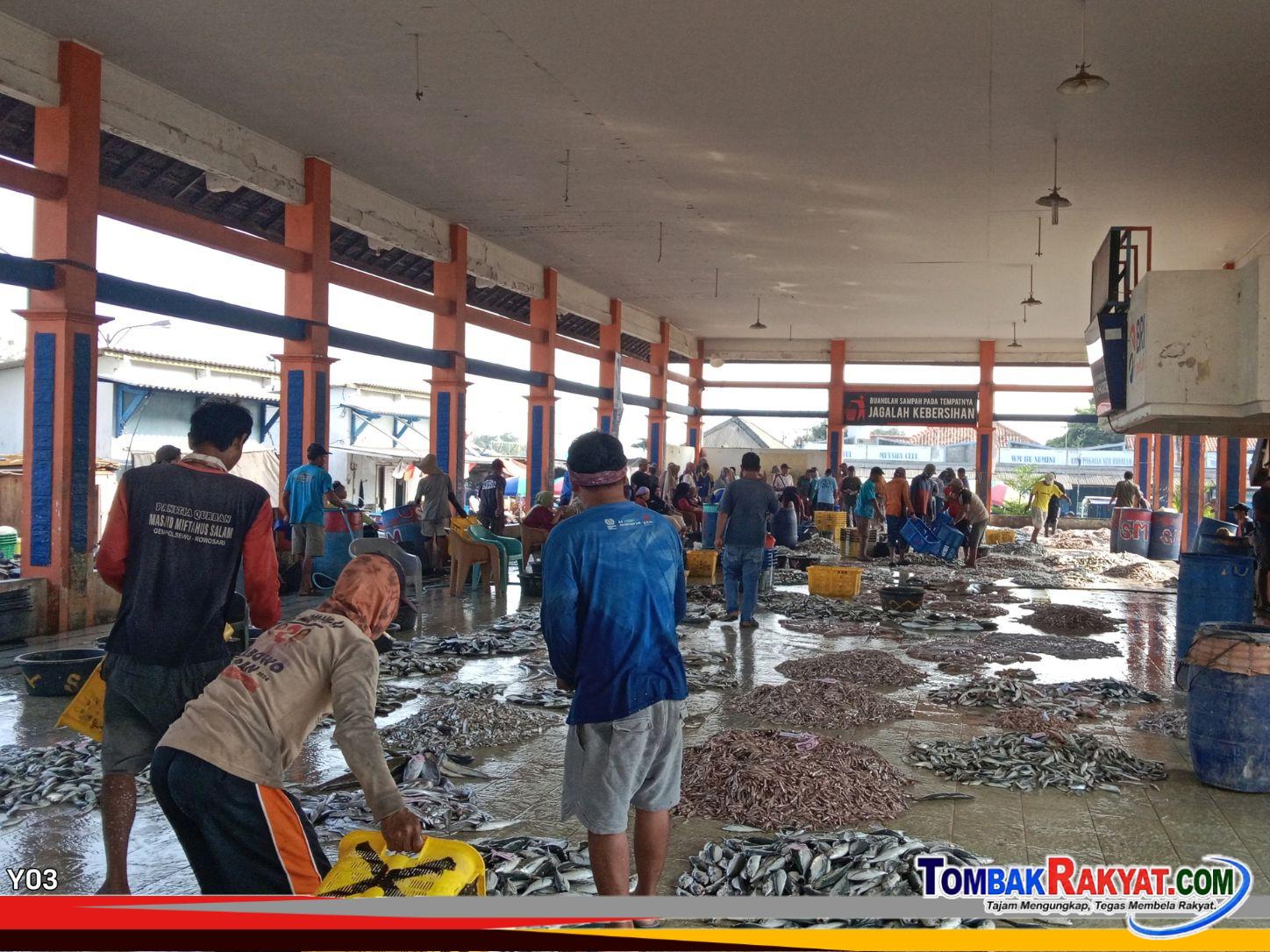 Aktifitas di TPI Tawang, terpantau Minggu, 11 Oktober 2026