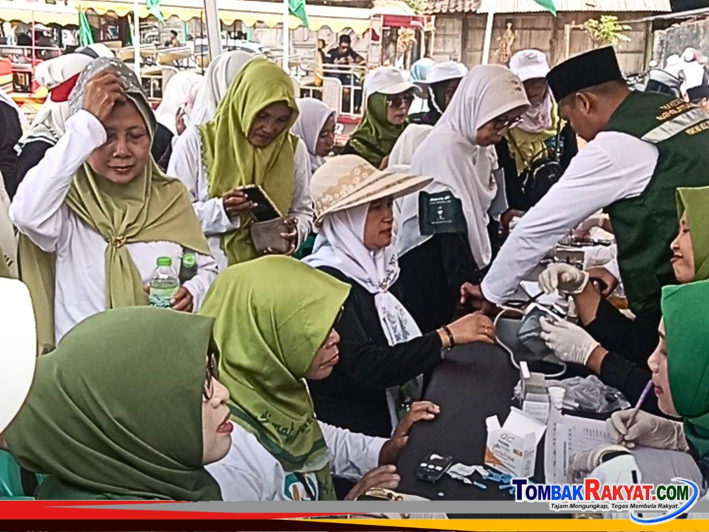 Test kesehatan gratis buat peserta pawai ta'aruf dan masyarakat ywng membutuhkan