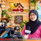 Suyamti Lelonowati owner Rumah Keong Batam, pusat tujuan wisatawan mencari cinderamata dan pusat pelatihan pelajar dan ibu ibu kedinasan, lembaga dan organisasi