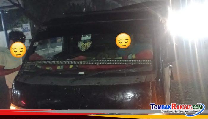 MOBIL CARRY PICKUP HITAM DIDUGA ANGKUT TABUNG GAS LPG TERTUTUP TERPAL DI ALTERNATIF CIBUBUR, ASAL DAN TUJUAN DISTRIBUSI JADI SOROTAN