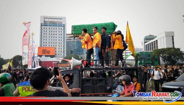 Dua Tahun Pemerintahan Prabowo-Gibran, Mahasiswa dan Elemen Masyarakat Gelar Aksi di Tugu Tani