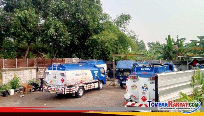 TIM AWAK MEDIA GARUDA SIBER TEMUKAN DUGAAN GUDANG SOLAR SUBSIDI DI DAYEUH CILEUNGSI, LAPORAN 110 DISOROT