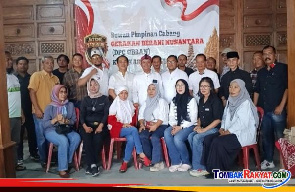 Ketua DPC GBRAN Karanganyar bersama jajaran Pengurus dan anggotanya