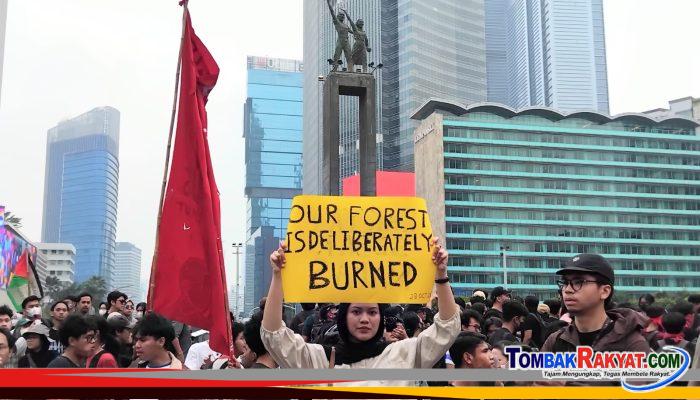 Peringati Hari Sumpah Pemuda, Mahasiswa Gelar Aksi di Bundaran HI, Sempat Dihadang Aparat